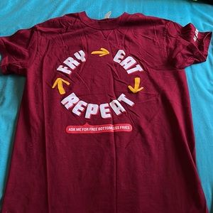 Red Robin t-shirt, size small